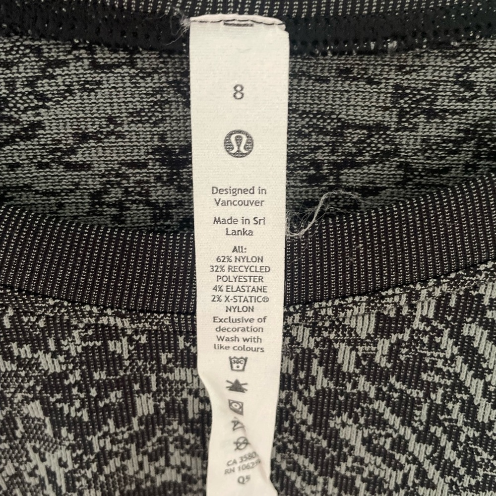 Long sleeve Lululemon work out shirt.